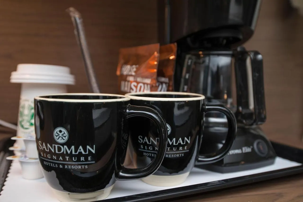 Sandman Signature Calgary Airport Hotel