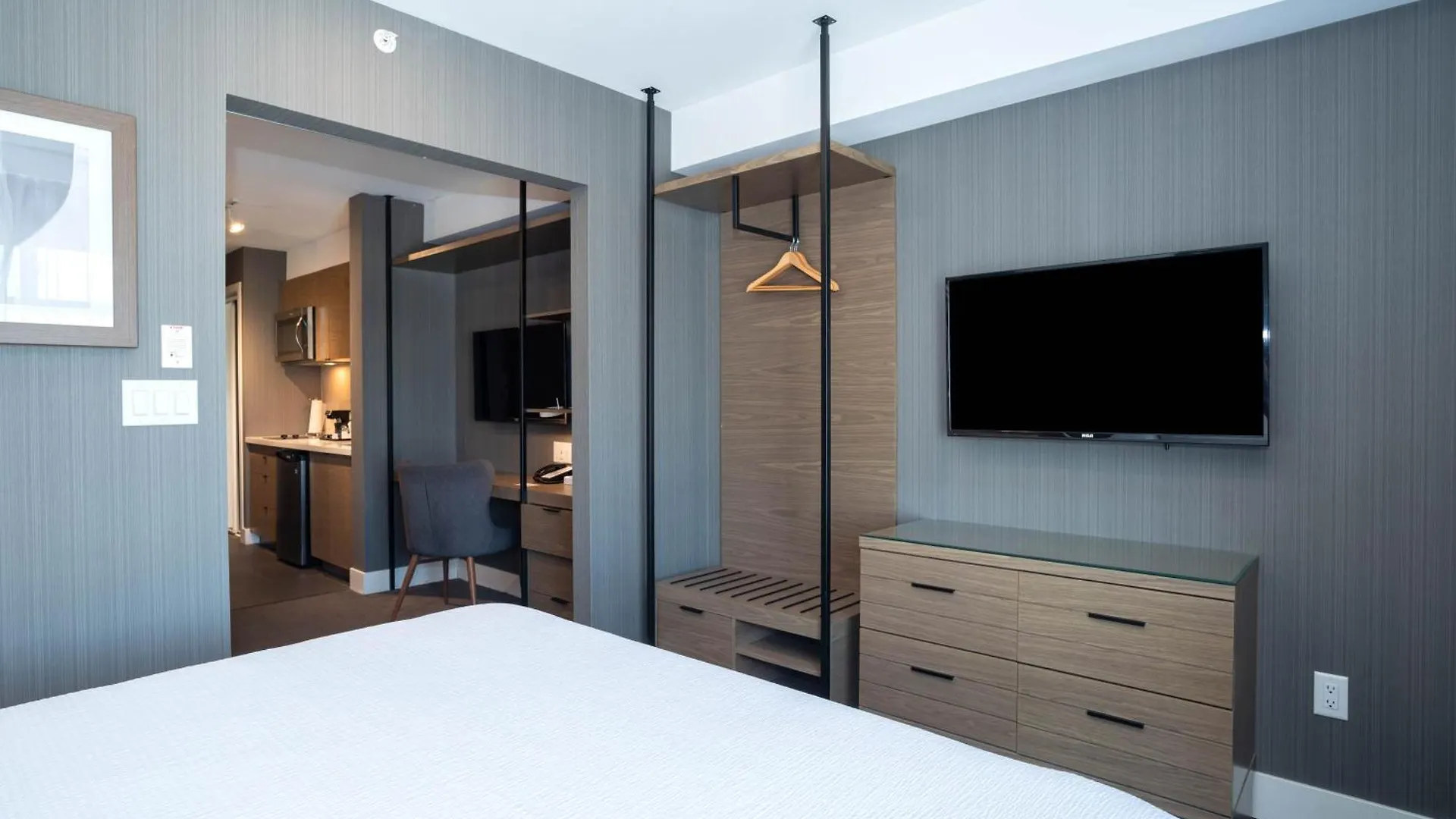 Sandman Signature Calgary Airport Hotel